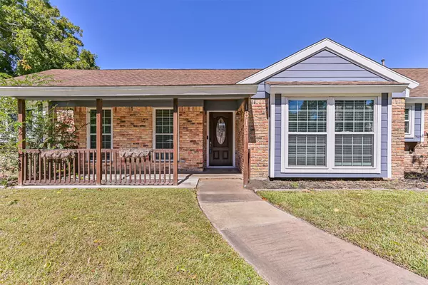 1813 Meadowview DR, Alvin, TX 77511