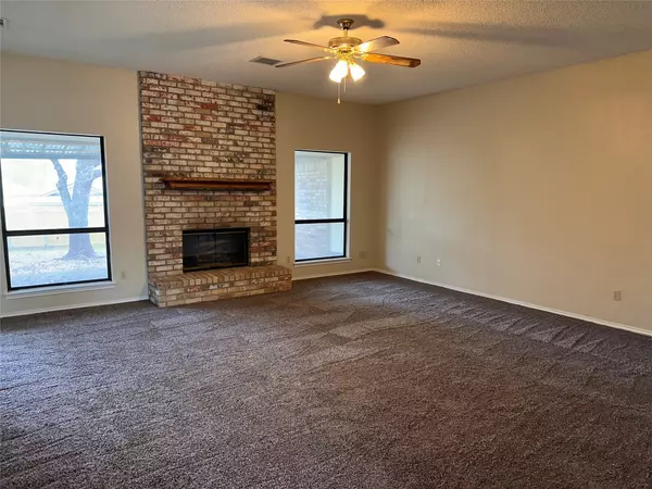 Hewitt, TX 76643,245 Fieldcrest DR