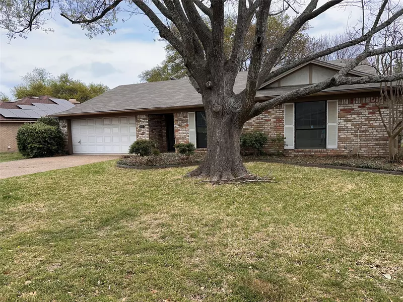 245 Fieldcrest DR, Hewitt, TX 76643
