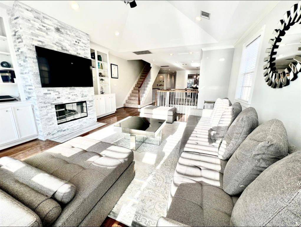 1714 Roy ST, Houston, TX 77007