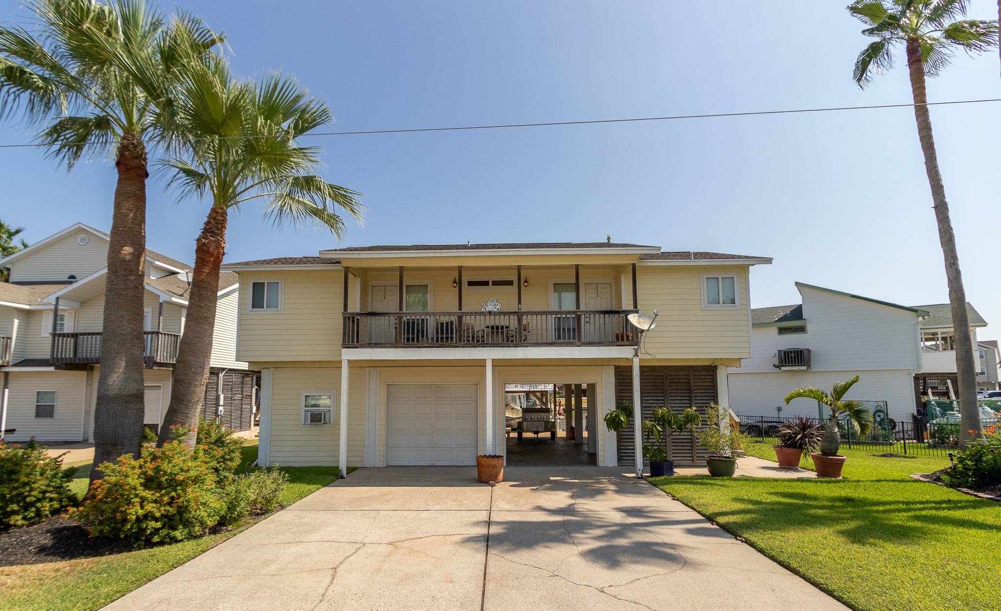 1402 Lotus DR,  Tiki Island,  TX 77554