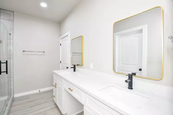 West Columbia, TX 77486,100 S 12 th ST