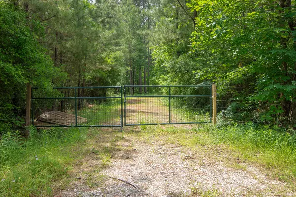 204 County Road 2145,  Cleveland,  TX 77327
