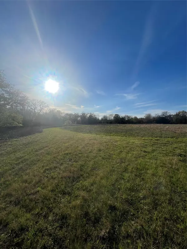 242 Private Road 1068, Hallettsville, TX 77964