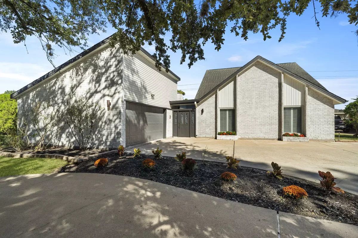 Sugar Land, TX 77478,722 Merrick DR