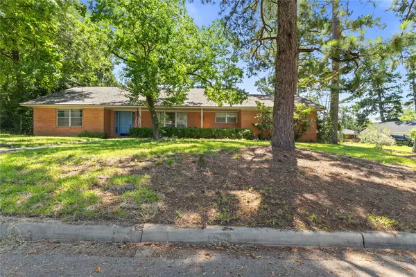 2115 Avenue O, Huntsville, TX 77340