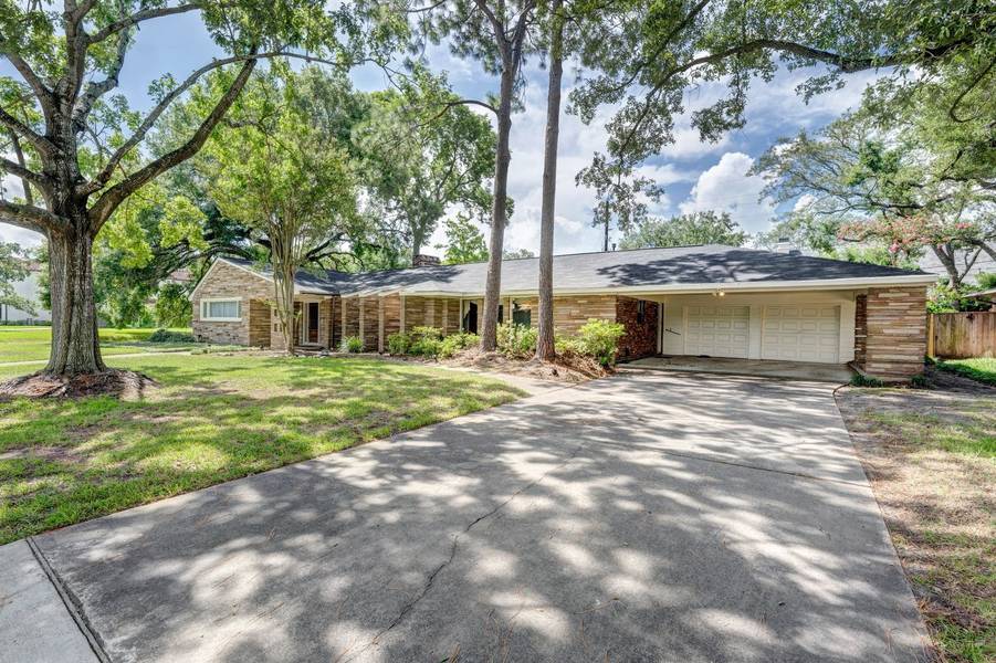 2429 Maroneal ST, Houston, TX 77030