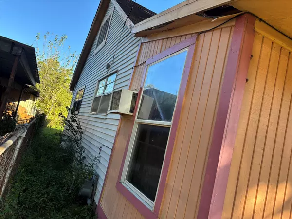 Houston, TX 77020,6921 Hershe ST