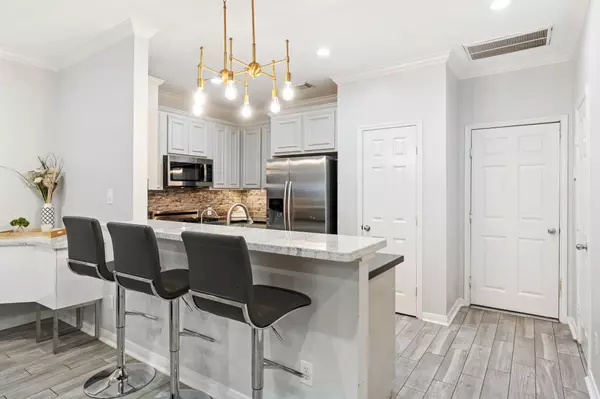 Houston, TX 77006,78 Mcgowen ST