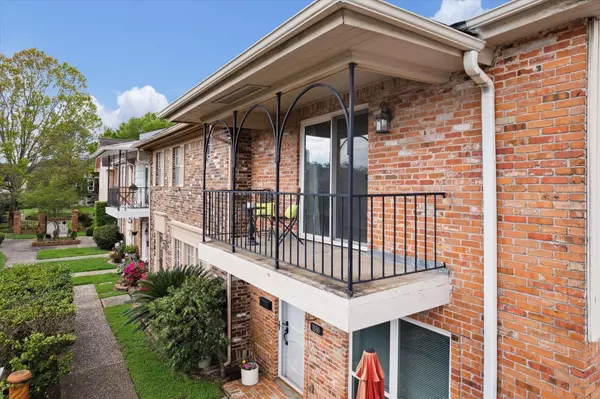 Houston, TX 77058,1880 Saxony LN