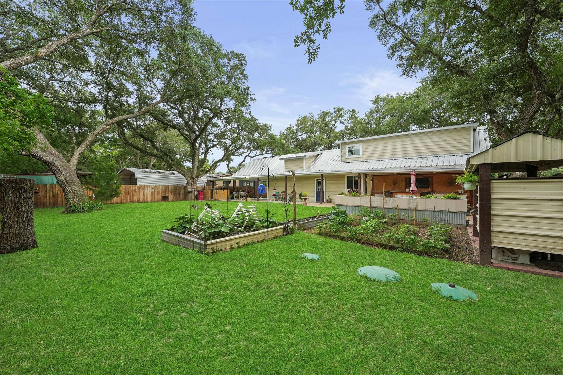 35 Bounty ST, Blessing, TX 77419