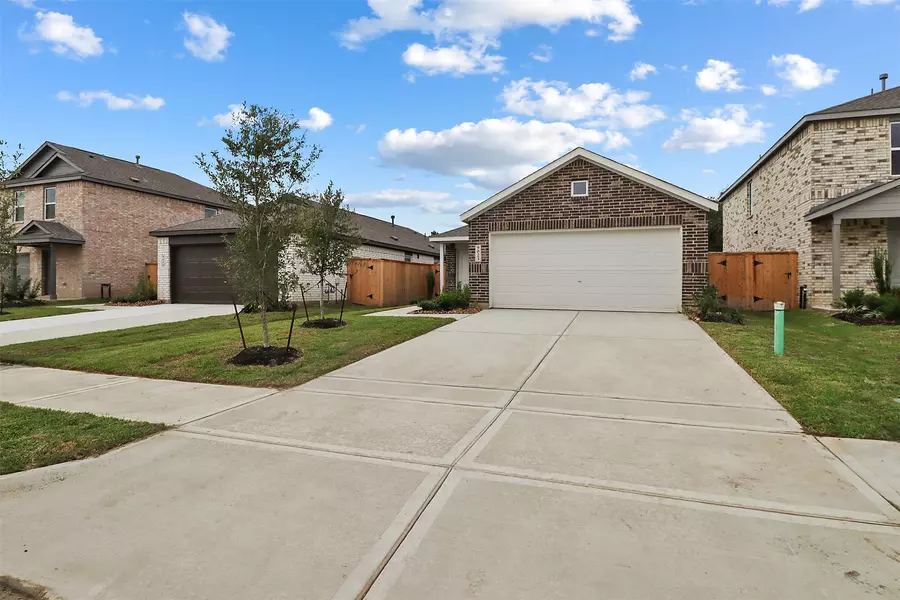 9023 Rose Pelican LN, Baytown, TX 77521