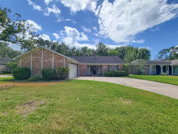 13823 Piping Rock LN, Houston, TX 77077