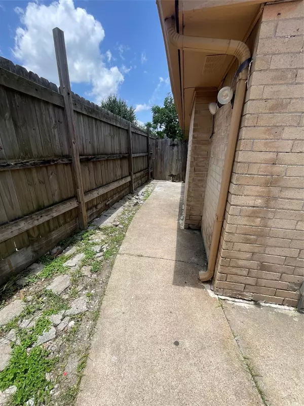 Houston, TX 77072,4202 Boone RD