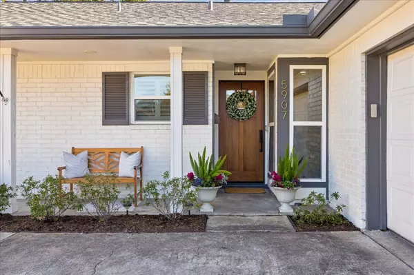 Houston, TX 77092,5907 Hewitt DR