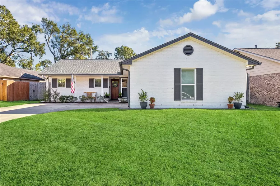 5907 Hewitt DR, Houston, TX 77092