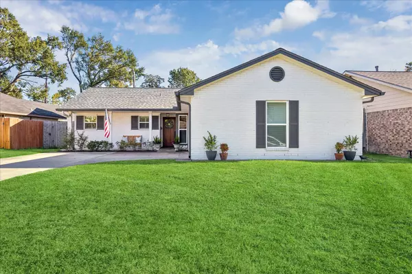 5907 Hewitt DR, Houston, TX 77092