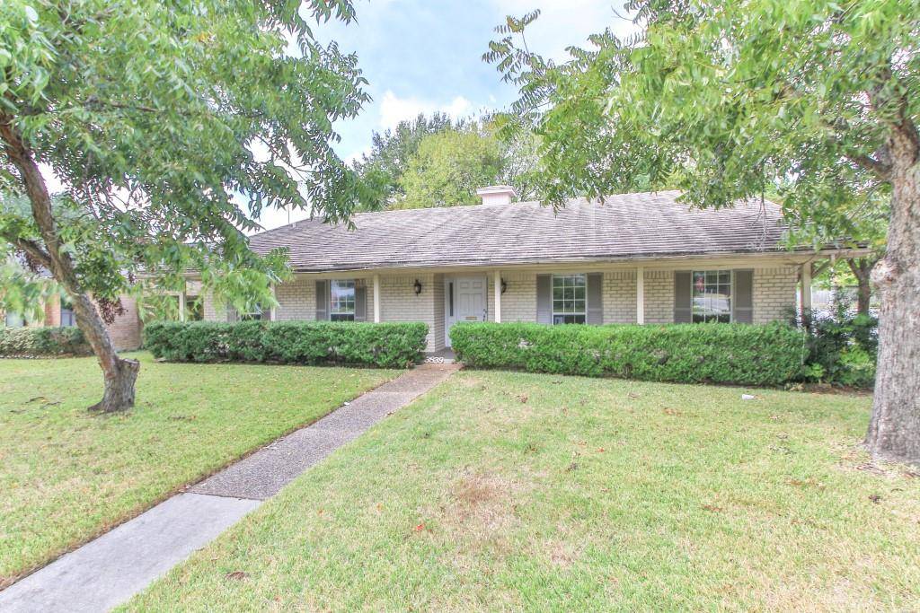 3839 Sun Valley DR, Houston, TX 77025