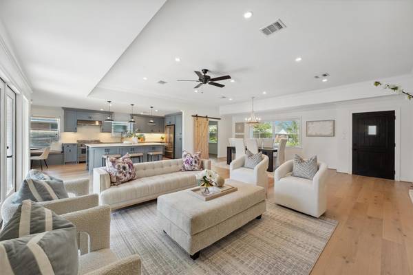 6731 Lindyann LN,  Houston,  TX 77008