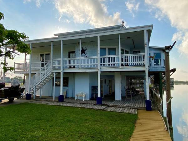 102 Redfish DR, Freeport, TX 77541
