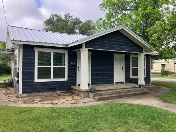 204 E Dry ST, San Saba, TX 76877