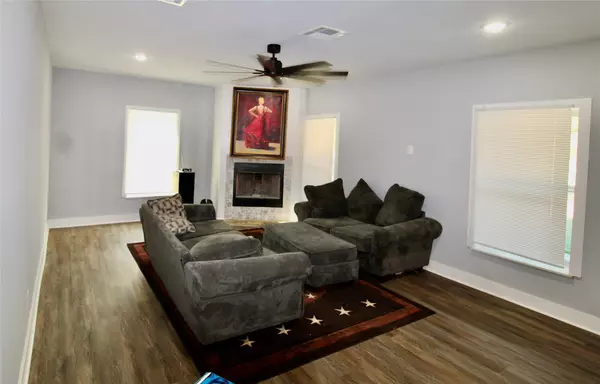 Shepherd, TX 77371,111 10th ST