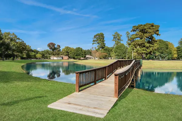 Tomball, TX 77377,18902 Meadow LN