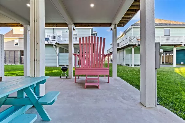 Crystal Beach, TX 77650,966 Pelican LN
