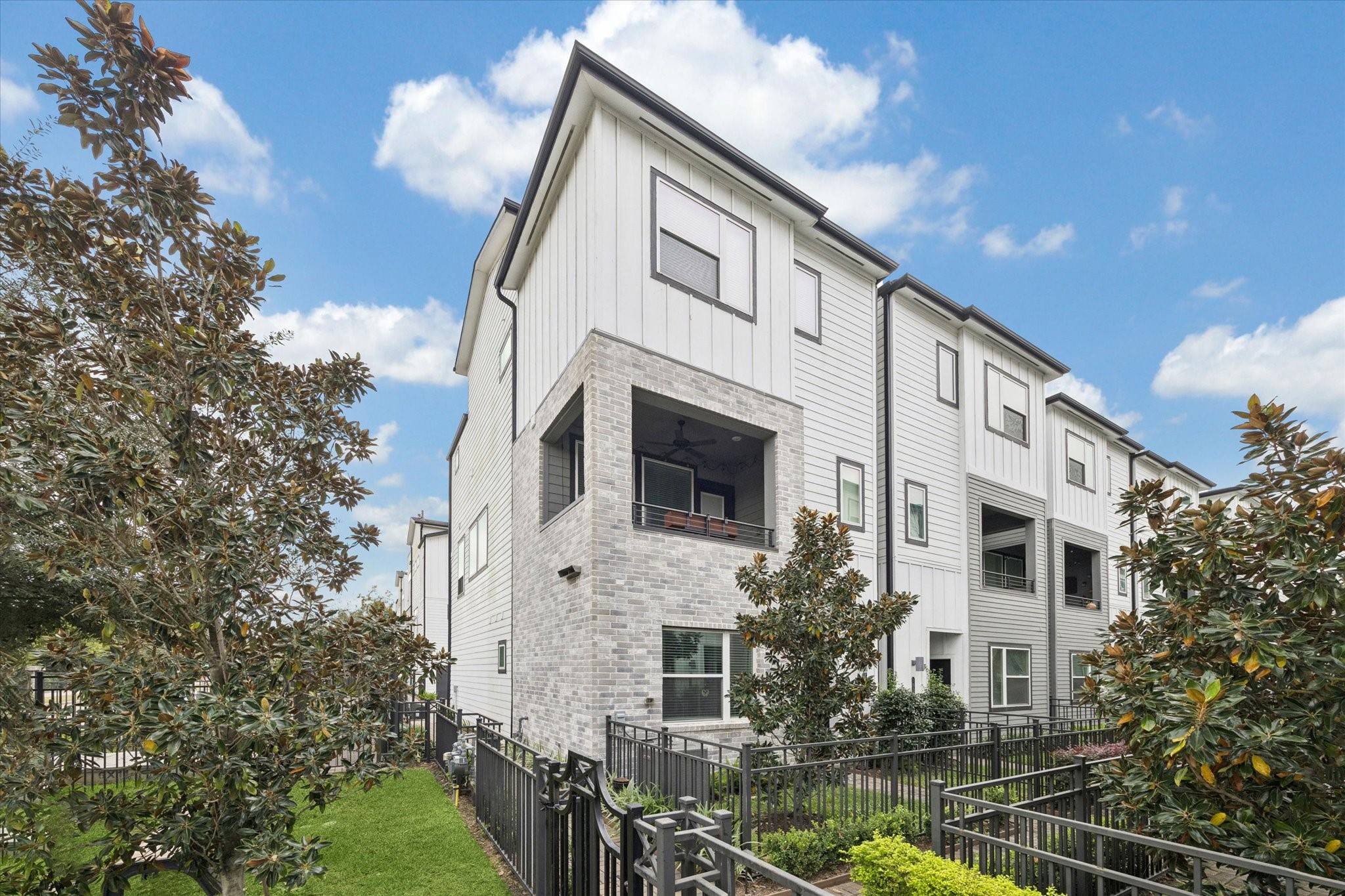 1055 Timbergrove Yards LN, Houston, TX 77008