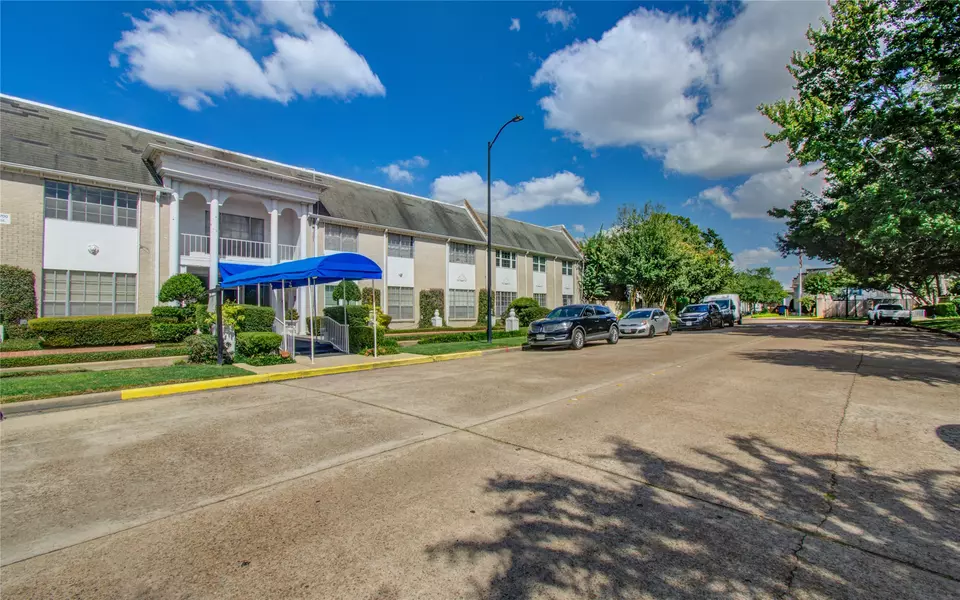 2700 Bellefontaine ST #A31 32, Houston, TX 77025