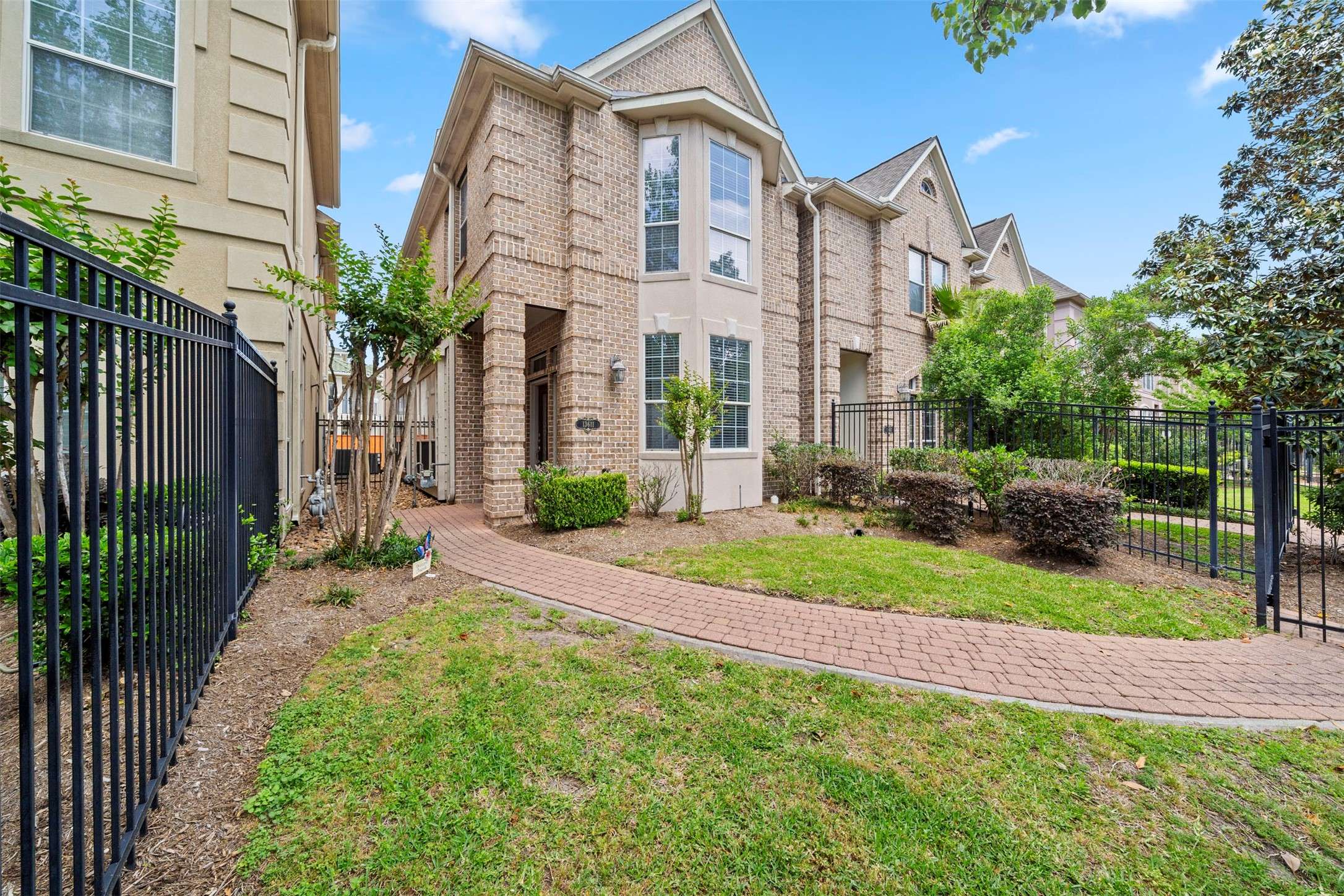 13611 Brookbluff LN, Houston, TX 77077