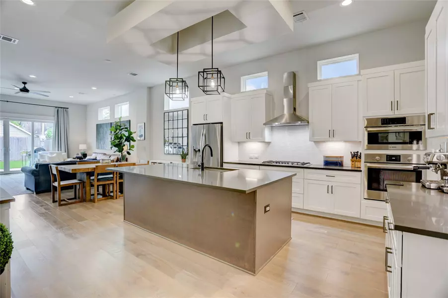 1022 Dorothy ST, Houston, TX 77008