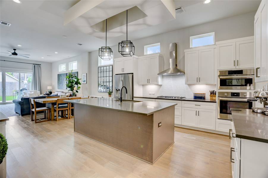 1022 Dorothy ST, Houston, TX 77008