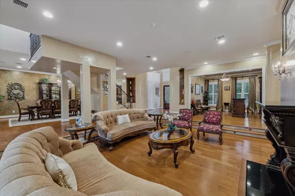 Houston, TX 77024,8 Jeffers CT