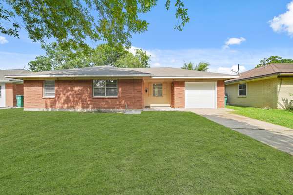 2206 Hickory LN, Pasadena, TX 77502