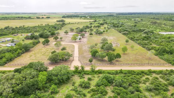 4918 CR 317, Louise, TX 77455