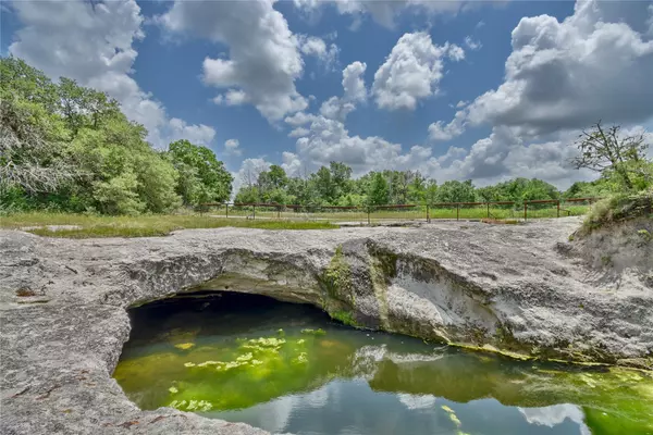 3177 Engelbrecht RD,  Burton,  TX 77835