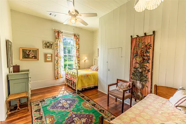 New Ulm, TX 78950,21937 Oak RD