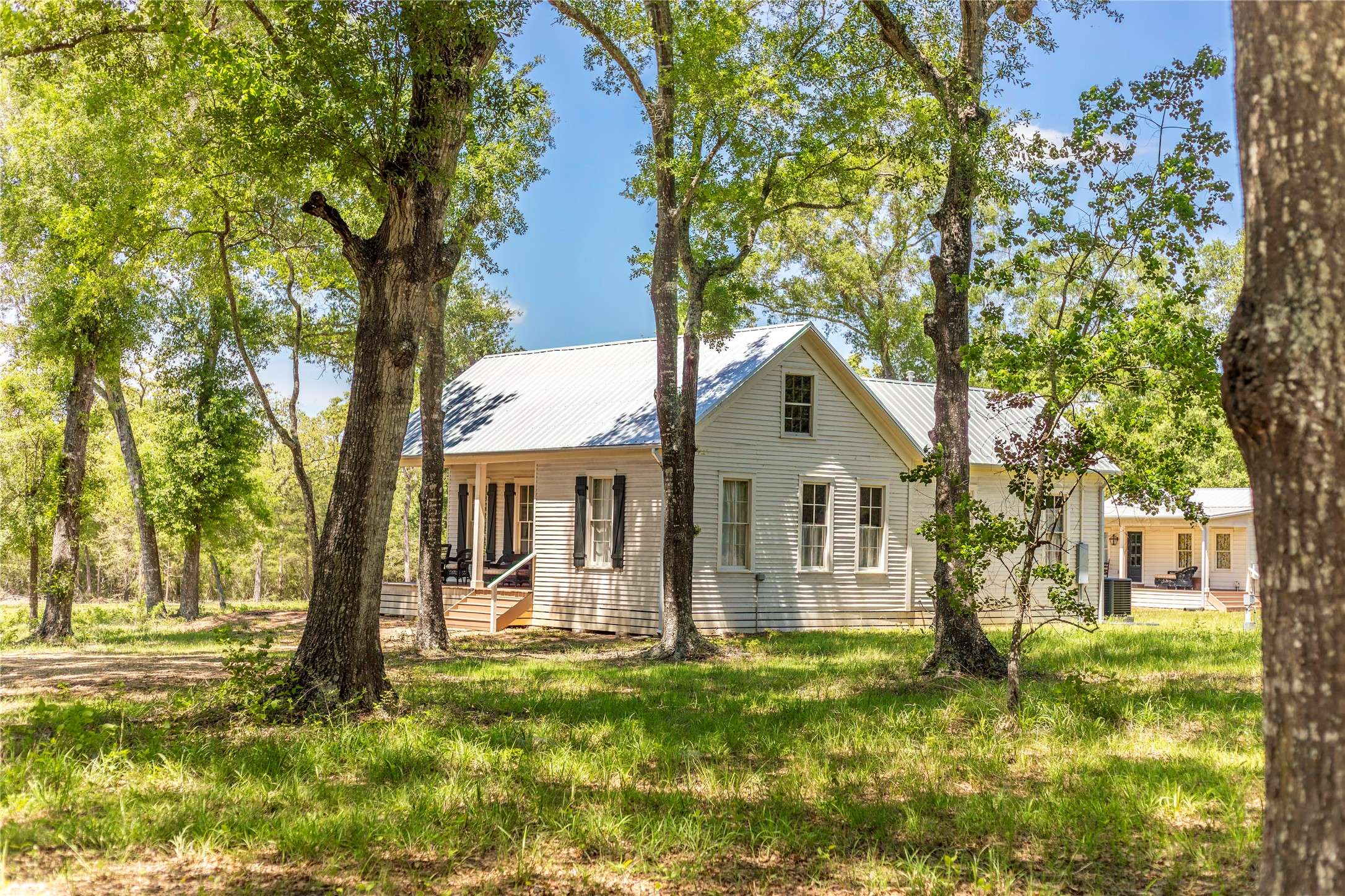 21937 Oak RD, New Ulm, TX 78950