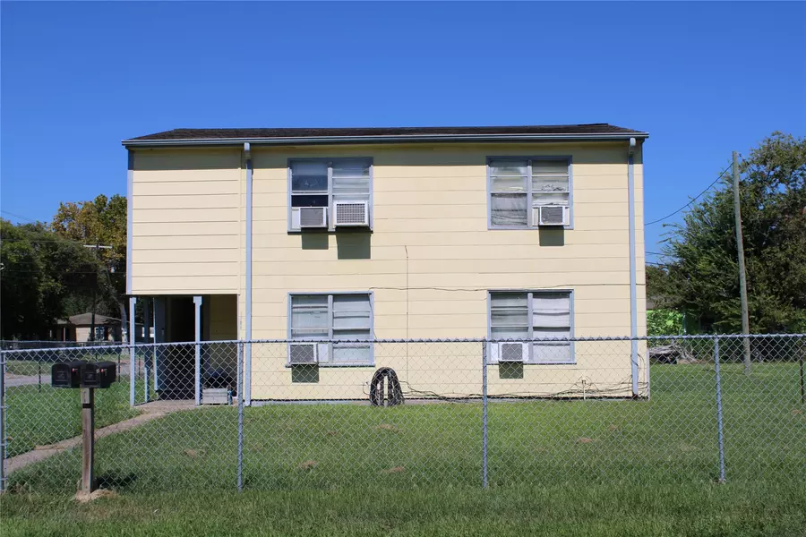1142 7th AVE N, Texas City, TX 77590