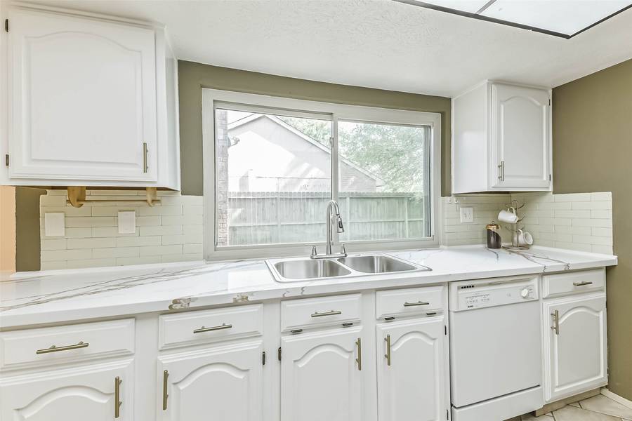 2718 Quail Run DR, Humble, TX 77396