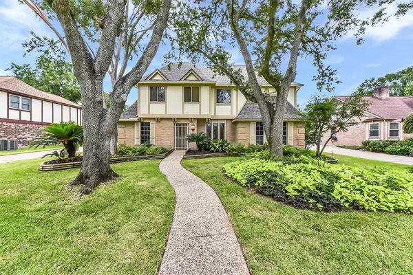 2614 Manila LN, Houston, TX 77043