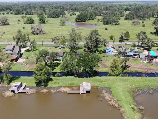 Damon, TX 77430,18 Lake RD