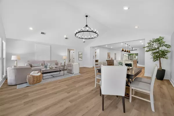 906 Eleanor ST, Houston, TX 77009