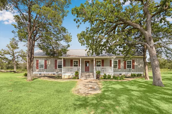 350 Floyd LN, Round Top, TX 78954