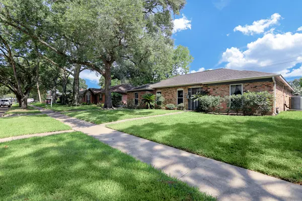 Houston, TX 77096,5834 Queensloch DR