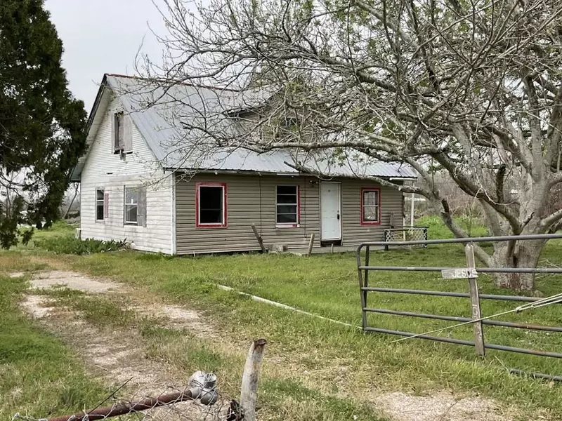 2739 Oyster Creek BND, Freeport, TX 77541