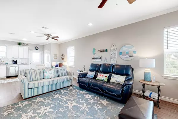 11221 Schwartz DR, Galveston, TX 77554