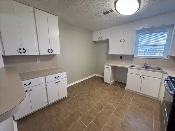 La Marque, TX 77568,3010 Jefferson DR