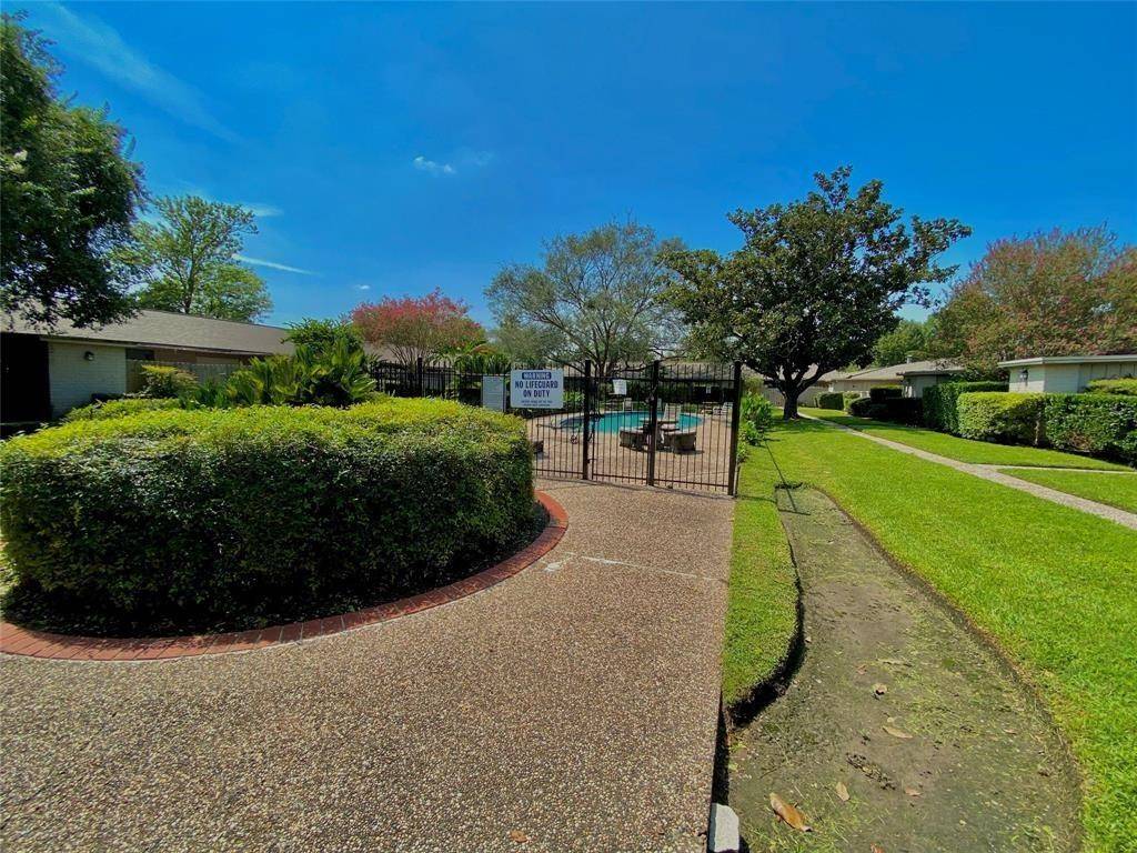 1529 Wirt RD #30, Houston, TX 77055